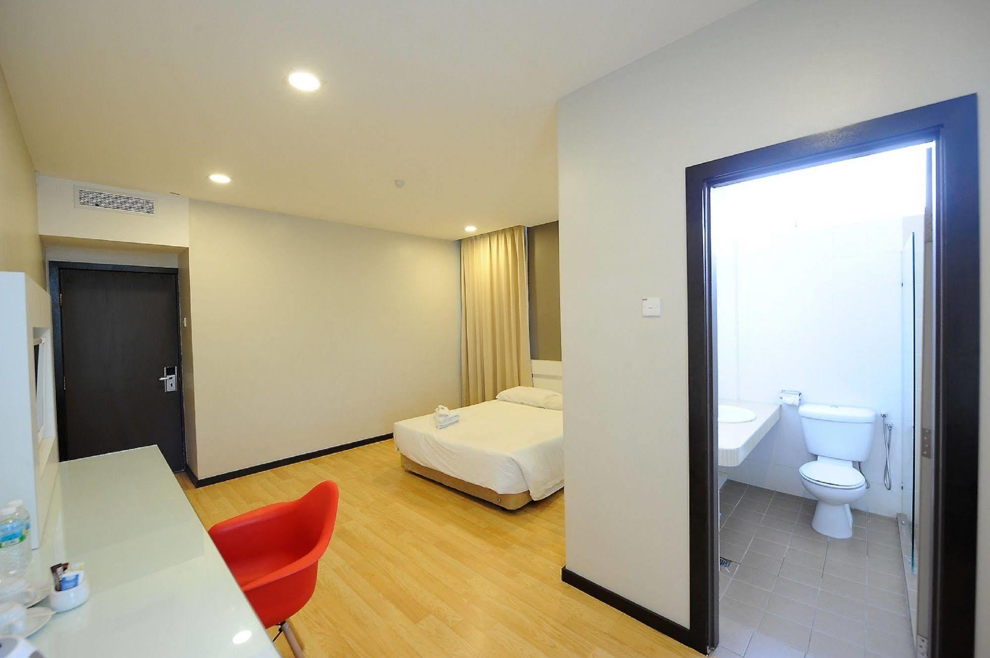 Oyo 232 The Suraya Hotel Kuantan Extérieur photo
